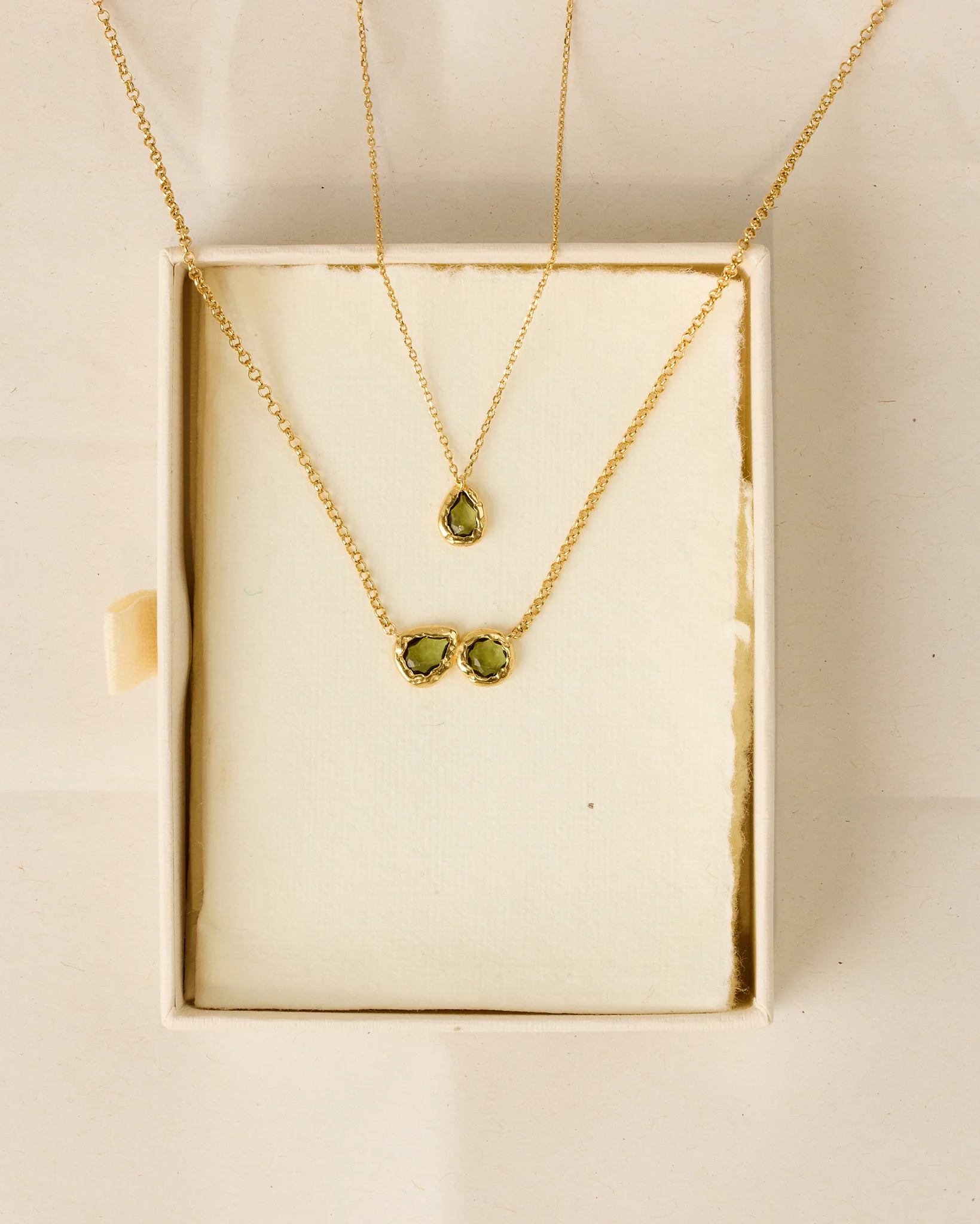 Lysia Mini Necklace - Image 4